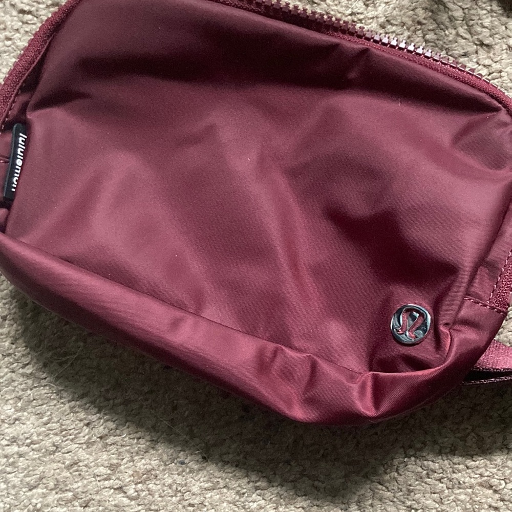 Nwt lululemon everywhere belt bag